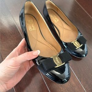 Varina Leather Ferragamo Flats, Woman 8.5 , they are in very good conditions